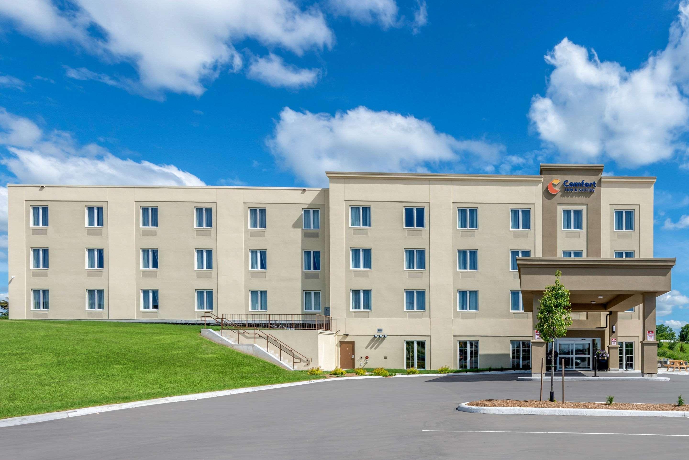 Comfort Inn & Suites Greater Napanee Exterior photo